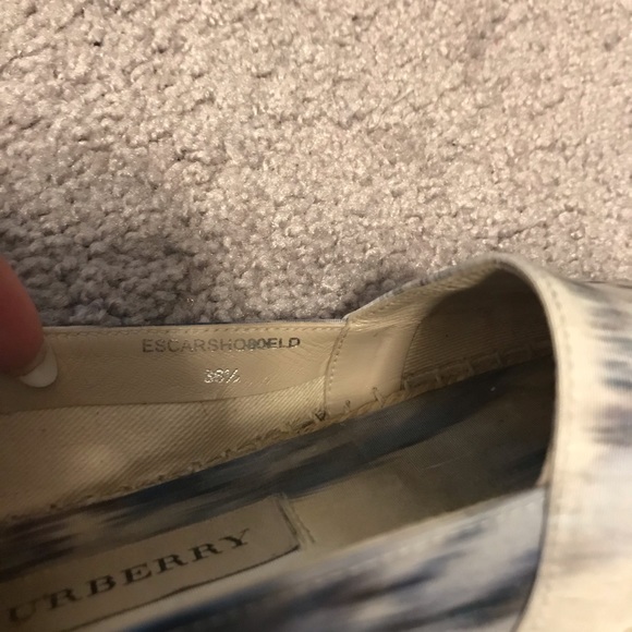 Authentic Burberry Espadrilles - Picture 4 of 4